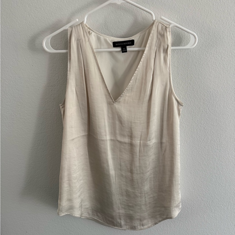 NWOT Banana Republic Women’s Sleeveless V-Neck Blouse XS